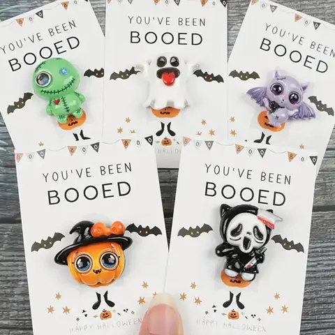 5-Piece Mini Cute Gothic Resin Pocket Hugs with Cards, Halloween Party Favors for Trick-or-Treat, Spooky Halloween Gifts, Festive Pocket Hugs for Friends and Family, Wicked Party Favors