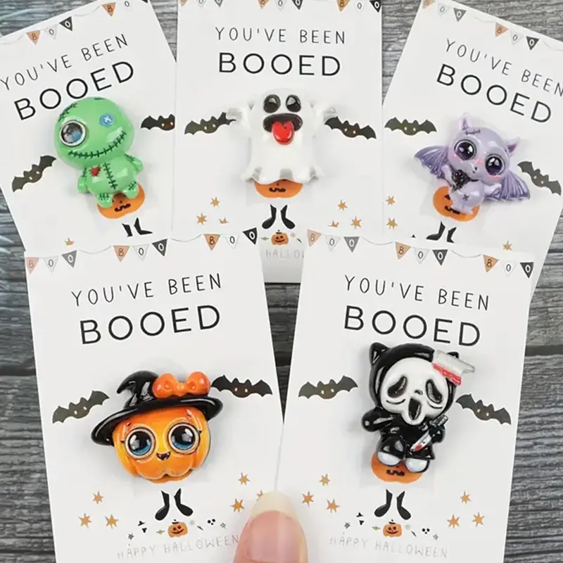 5-Piece Mini Cute Gothic Resin Pocket Hugs with Cards, Halloween Party Favors for Trick-or-Treat, Spooky Halloween Gifts, Festive Pocket Hugs for Friends and Family, Wicked Party Favors