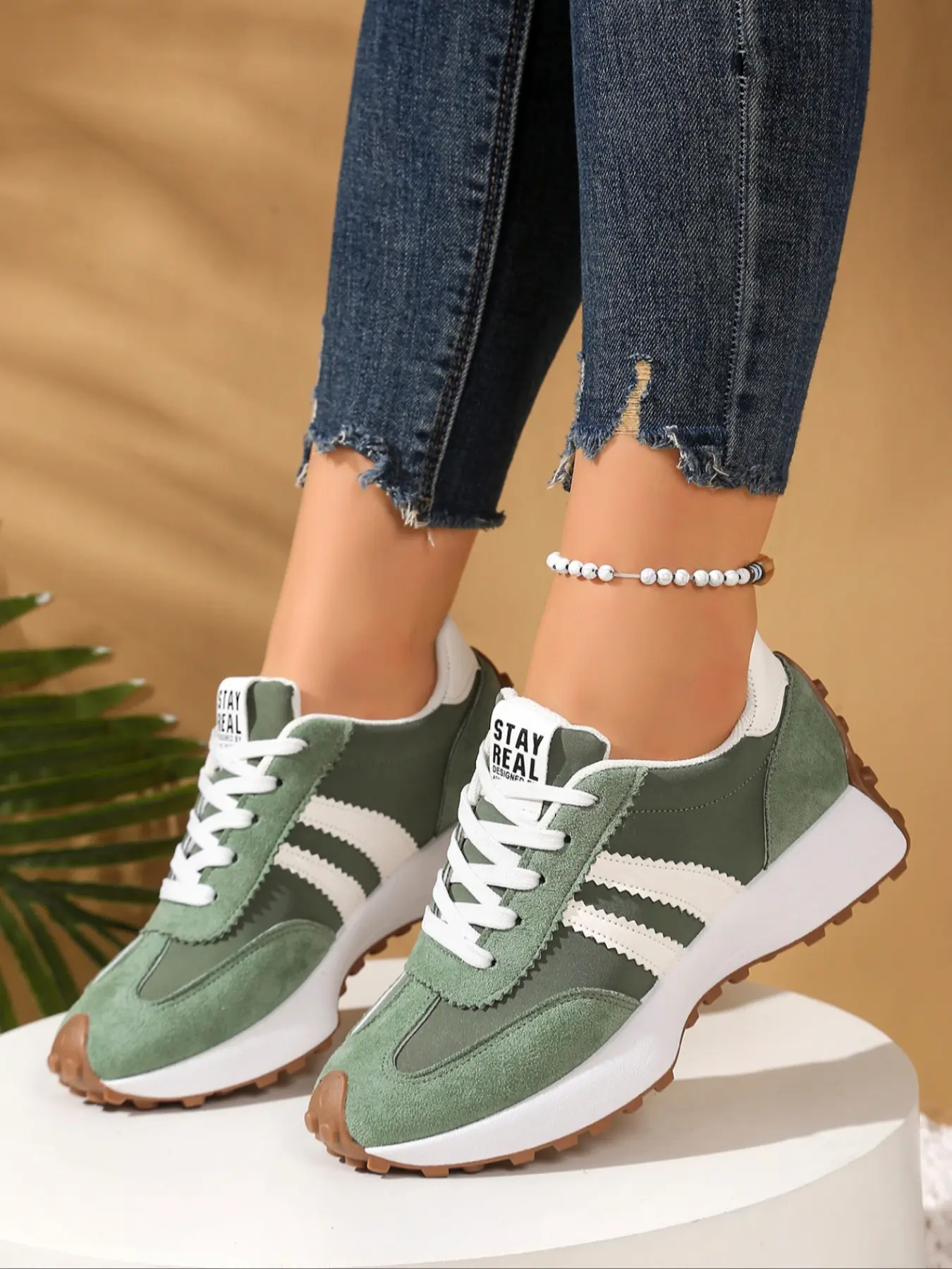 Trendy Round Toe Athletic Sports Shoes with Rubber Sole and Medium Width, Casual Low-Top Fashion Walking Sneakers, Daily Casual Sneakers, Trending Sneakers, All-Season Comfort Footwear