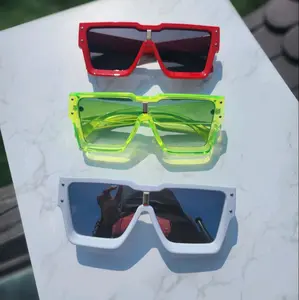 Celeb Oversized Frame