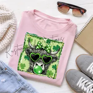 Highland Cow St Patrick's Day • T-shirt Tee Shirt Comfortable Unisex Top Sublimation Casual Graphic Shirts Cute Stylish Adorable Love St Patrick's Day Mom St Patty's Day Clover Leopard Print Bubble Gum