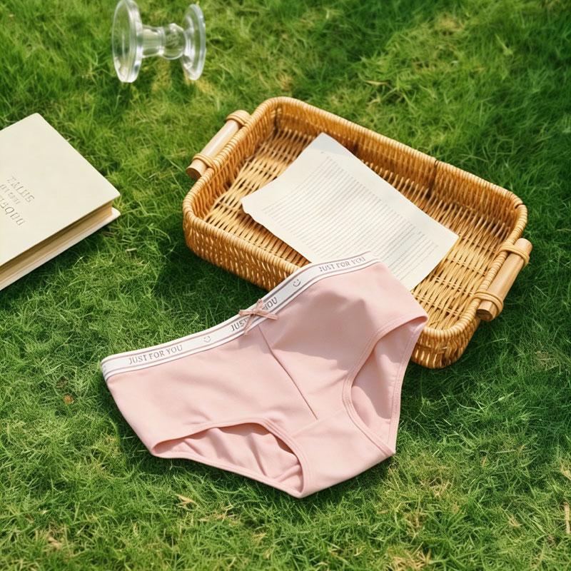 8pcs women’s panties with letter waistband and bow detail, cotton, breathable, butt-lifting, skin-friendly, suitable for everyday wear and dates, triangle cut