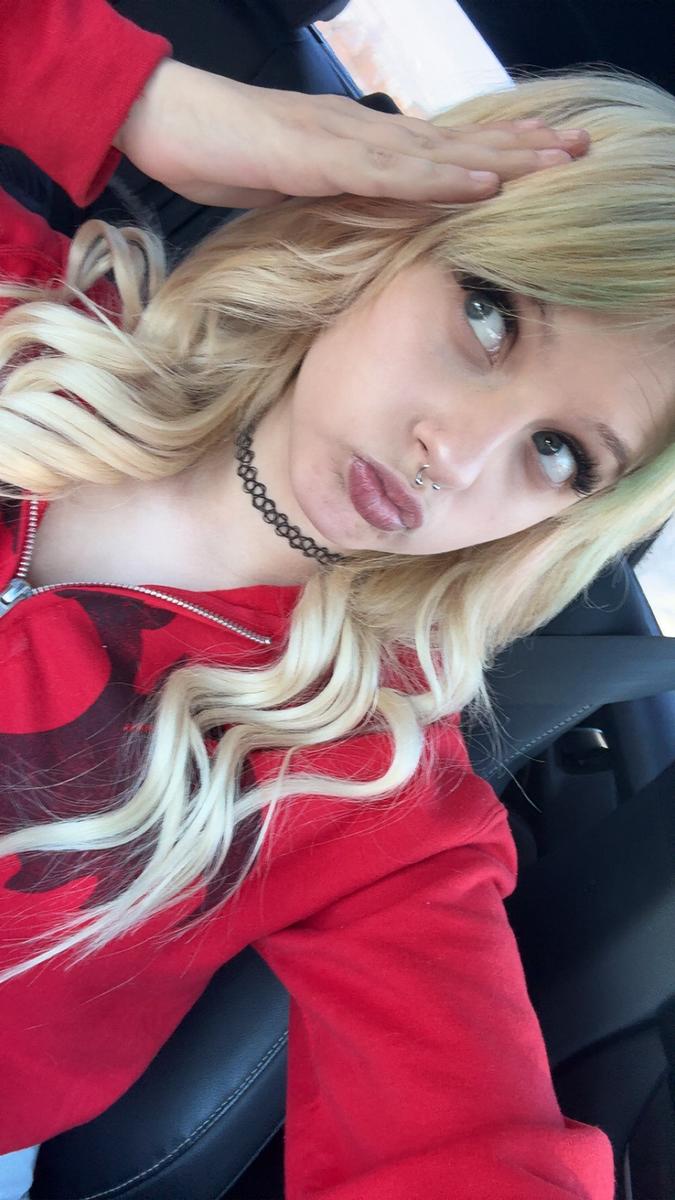 Item: #1000 Ice Blonde, 18 inch