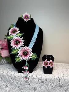 Collar "3 Girasoles" set con Aretes y Pulcera/ Necklace set with earring and bracelet