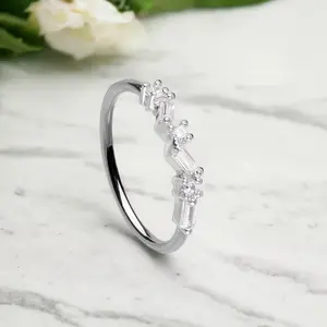 New • Cute Nose Ring, Zig Zag Baguette Gem Decor Nose Ring Piercing Jewelry Nose Hoop Ring