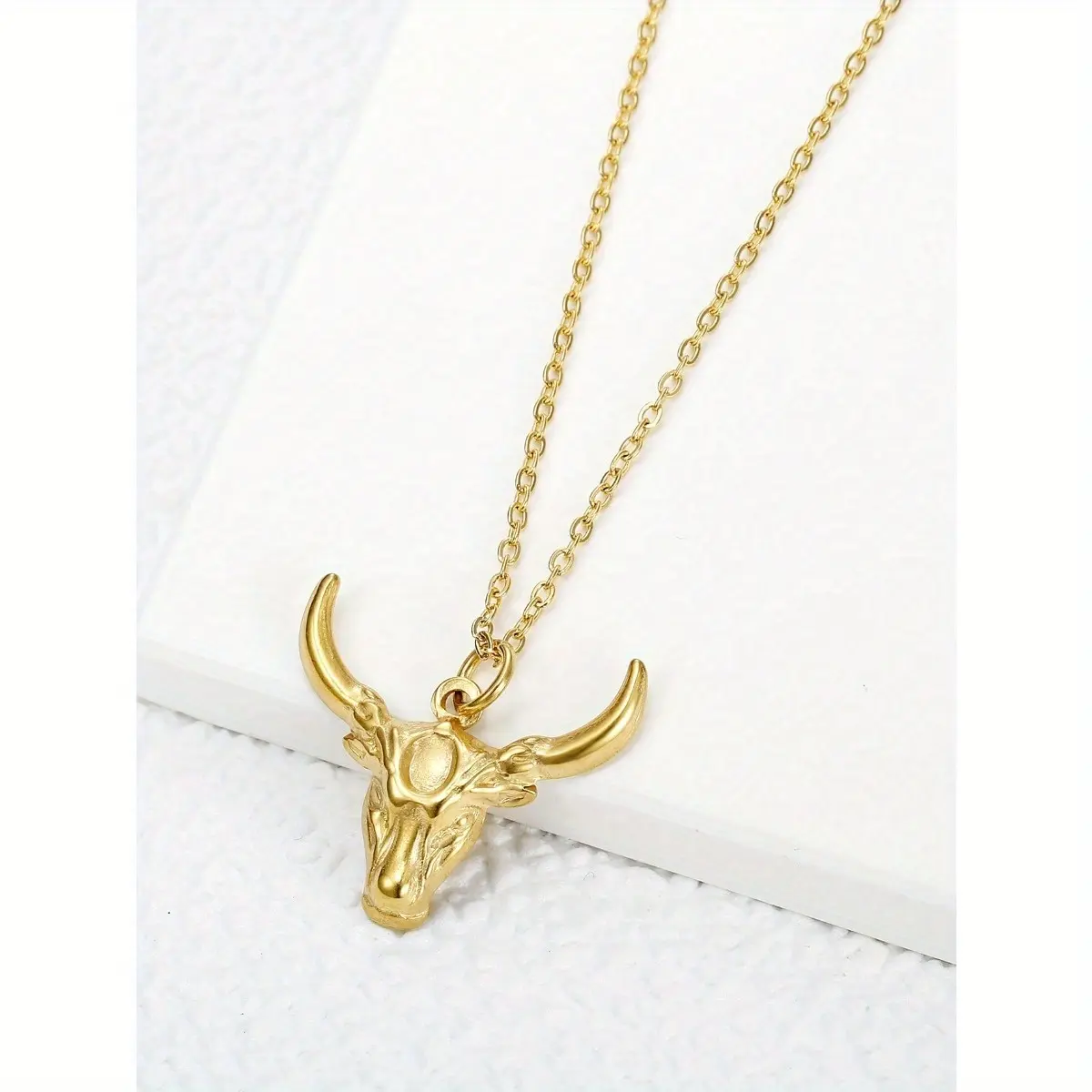 Retro Gold Chain Necklace with Bull Pendant, Elegant Unisex Design in Stainless Steel with Metal Coating for Daily Wear, Fashionable Accessory, One-Piece