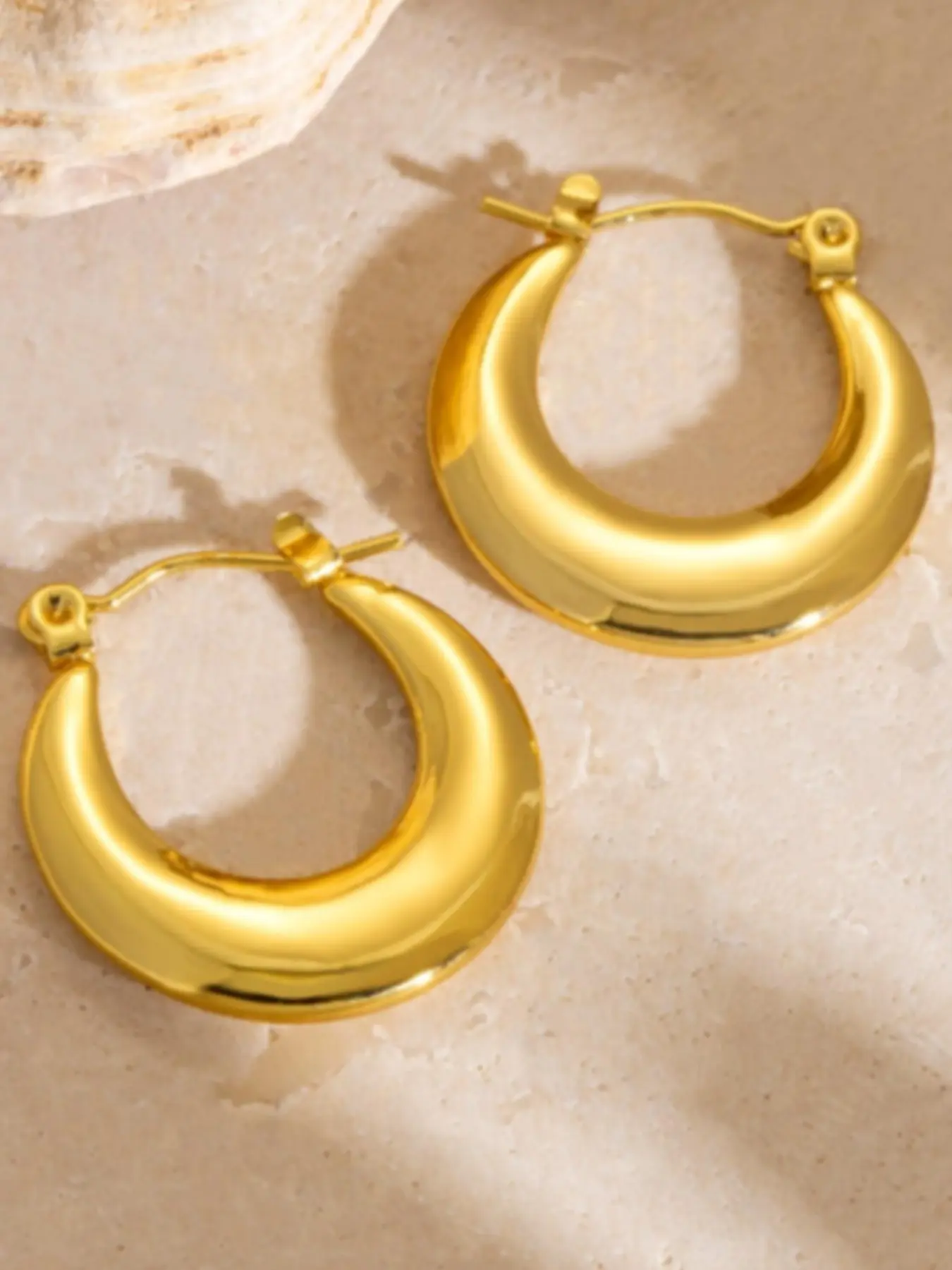 European and American Cross-Border Stainless Steel Earrings, Fashionable Simple Vacuum Plated Titanium Steel Hollow Ear Rings, Women's Jewelry