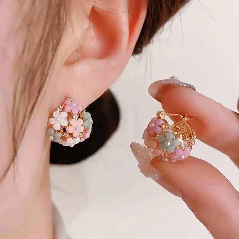 Summer New Fresh Fashion Zircon Pearl Flower Basket Ear Cuffs for Women Unique Design Versatile Earrings