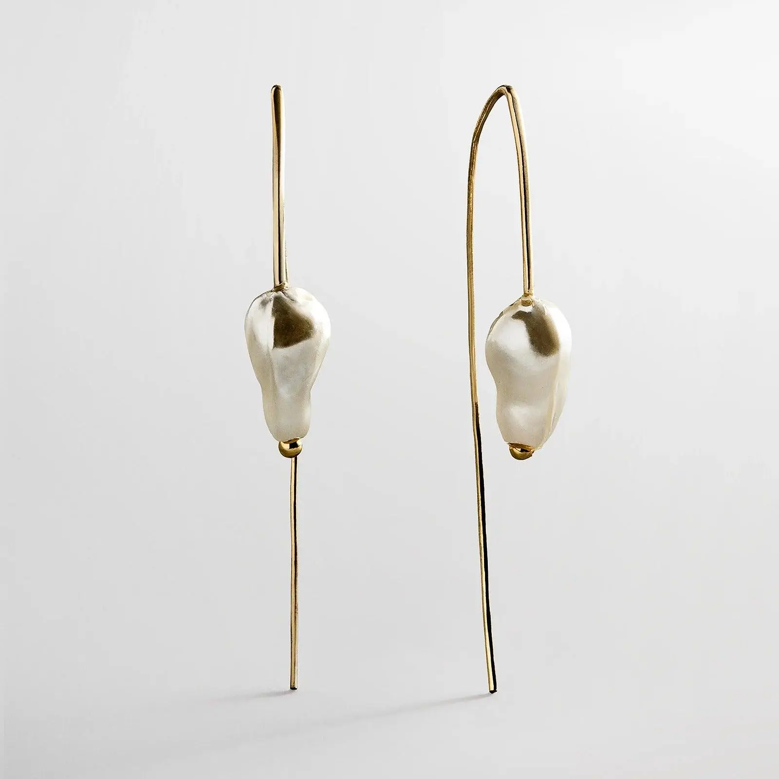 Teagan Threaded Pearl Earrings - Gold/Pearl Teagan Threaded Pearl Earrings - Gold/Pearl