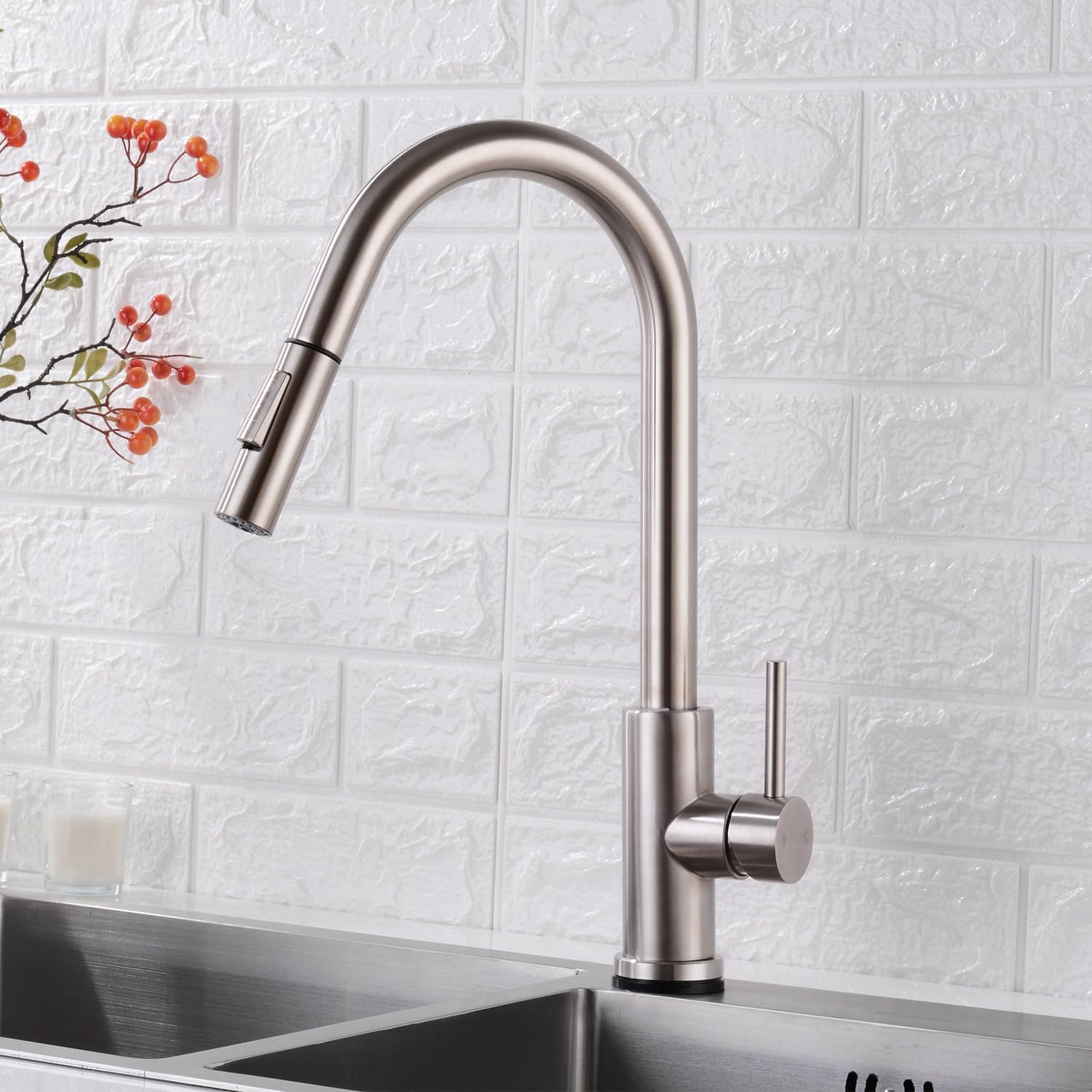 Single Handle Pull-Down Kitchen Faucet with Two Water Modes，Faucet Two Function Single Handle Pull Out Mixer Hot and Cold Water Taps Deck Mounted