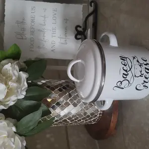 Bacon Grease Container with Strainer - 46OZ Large Capacity, With Silicone Wooden Spatula, Enamel Bacon Grease Keeper for Bacon Drippings, Farmhouse Red Kitchen Decor, Dishwasher Safe