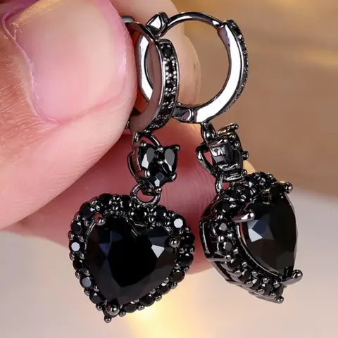Heart-Shaped Synthetic Black Crystal Zirconia Earrings, Stylish and Minimalist Design, Perfect for Weddings and Daily Wear, Women's Jewelry, Valentine's Day Gift, Love Heart Earrings