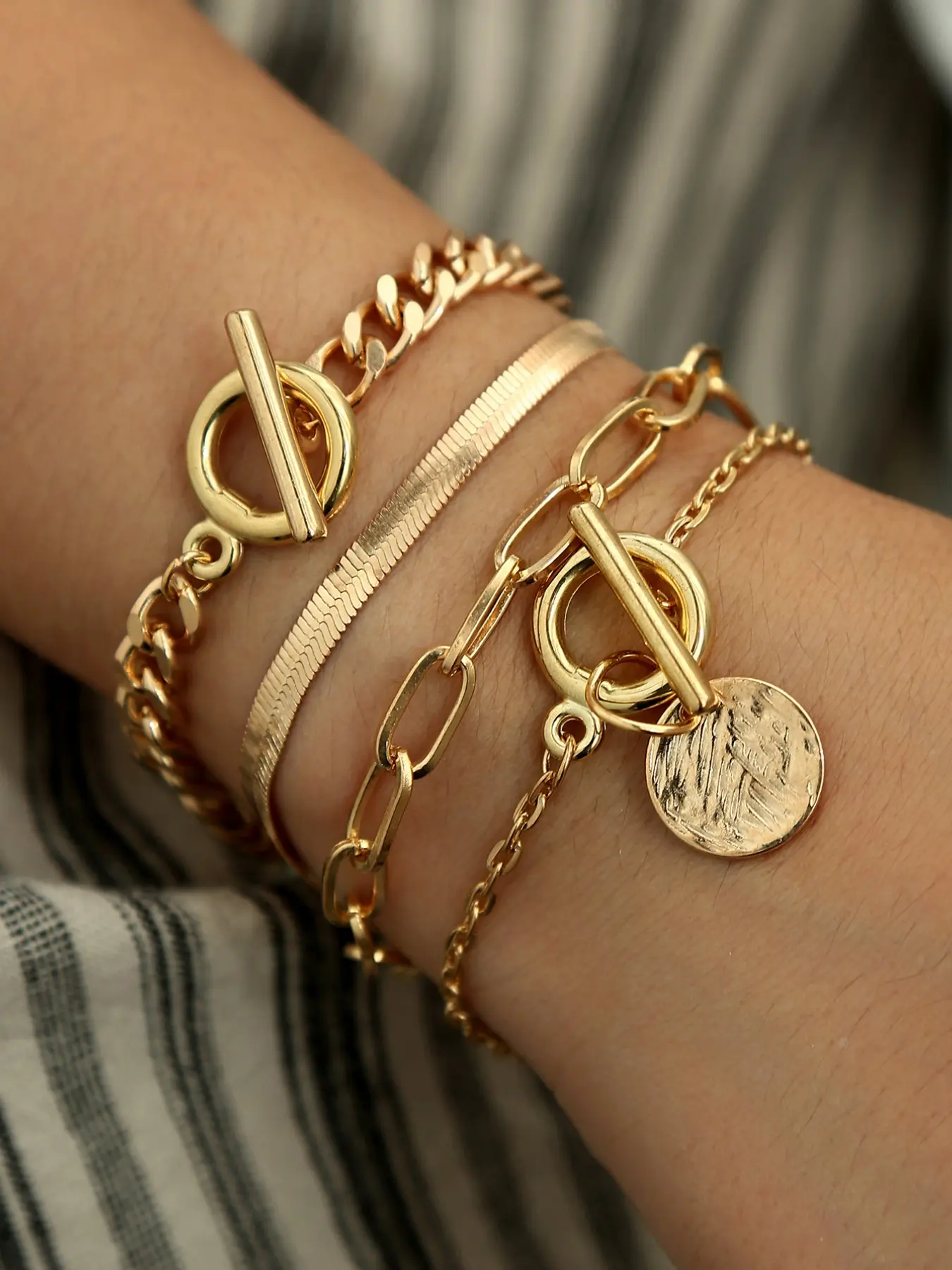 Women's Alloy Bracelet Combination Set, OT Buckle Design, Exaggerated Thread Chain, Four-Piece Fashion Accessory, Stackable Bracelets, Adjustable Bracelets, Stacking Bracelet, Perfect for Daily Wear & Stylish