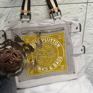 Pre-owned Louis Vuitton LV Trunks Bag Stylish & Versatile Spacious Compartment for Daily Necessities Modern Look Perfect for Casual & Formal Occasions