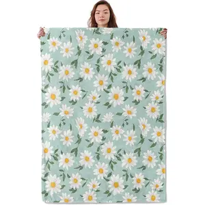 Beautiful daisy floral blanket, soft, comfortable, and warm throw blanket, suitable for adults, children, and women, lightweight, soft, and comfortable flannel blanket, suitable for sofas, travel, cars, and home decoration, size is 60*50inch