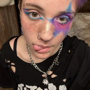 Product Review of Waterproof Freckles Pen: Faux Freckle Stamp and Fine Tip Eyeliner for Realistic, Long-Lasting Freckles and Effortless Makeup, Perfect for Daily Wear and Cosplay from M**a G**🌠