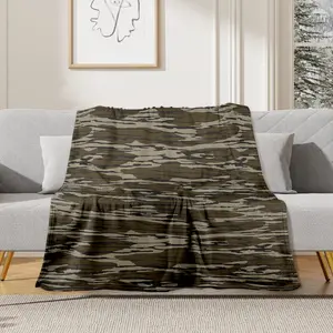 1pc 280gsm Home Camouflage Brown Wood Texture Natural Neutral Tone Pattern Large Flannel Blanket for Sofa Bed Car Outdoor Garden Warm soft warm cozy throw blanket