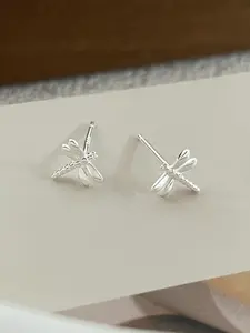 1 pair of cute little dragonfly earrings for women, small mini copper dragonfly earrings, suitable for sisters, daughters or granddaughters' daily jewelry, Mother's Day, leisure everyday, are perfect gifts for women