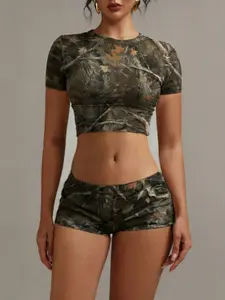Women's Camo Print Round Neck Short Sleeve Slim Fit Sports T-Shirt and Shorts Set, Summer Fashion Versatile Two-Piece Casual Sportswear