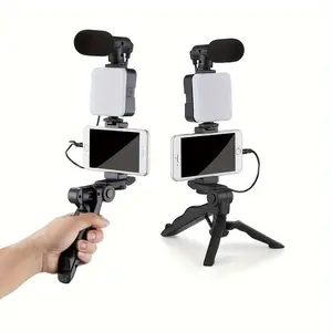 1pc Live Shooting Fill Light Tripod, Portable Live Broadcast Equipment, Comes With Square Fill Light, Tripod Stand, Microphone, Simple To Start The Broadcast, Can Be Operated By One Person, And Can Be Connected To External Cameras And Other Equipment