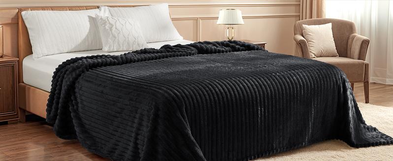 Faux Rabbit Fur Flannel Blanket Solid Color Cozy Throw Soft Touch Lightweight Blanket for Sofa Bed Bedroom Office Travel Decorative Faux Fur Blanket