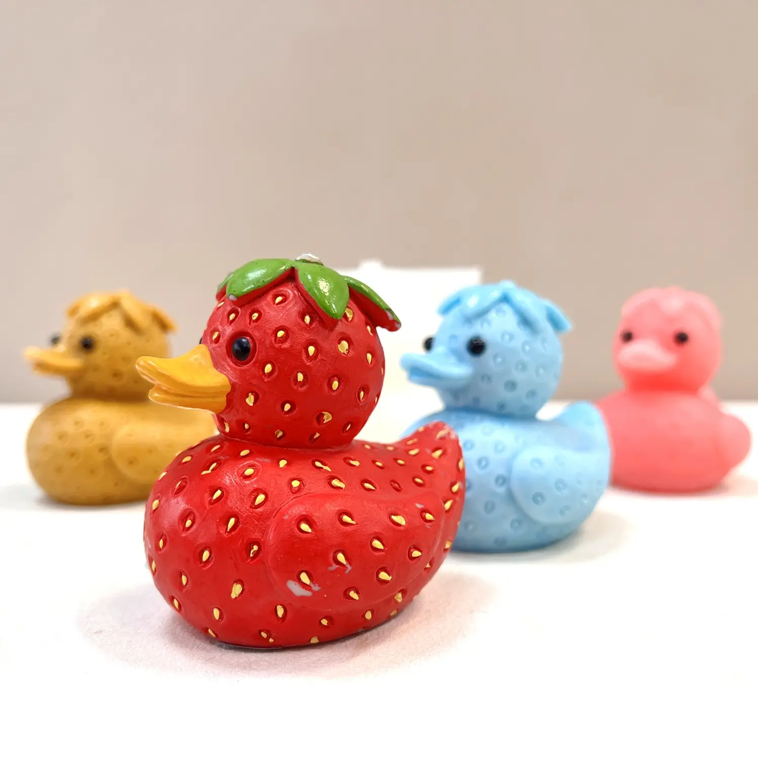 Creative Strawberry Duck Silicone Mold, DIY Home Decor Molds for Resin, Aromatherapy Candles, Plaster, Cement, Polymer Clay, Handmade Silicone, Candle Molds for Candle Making, Silicone Molds for Crafts