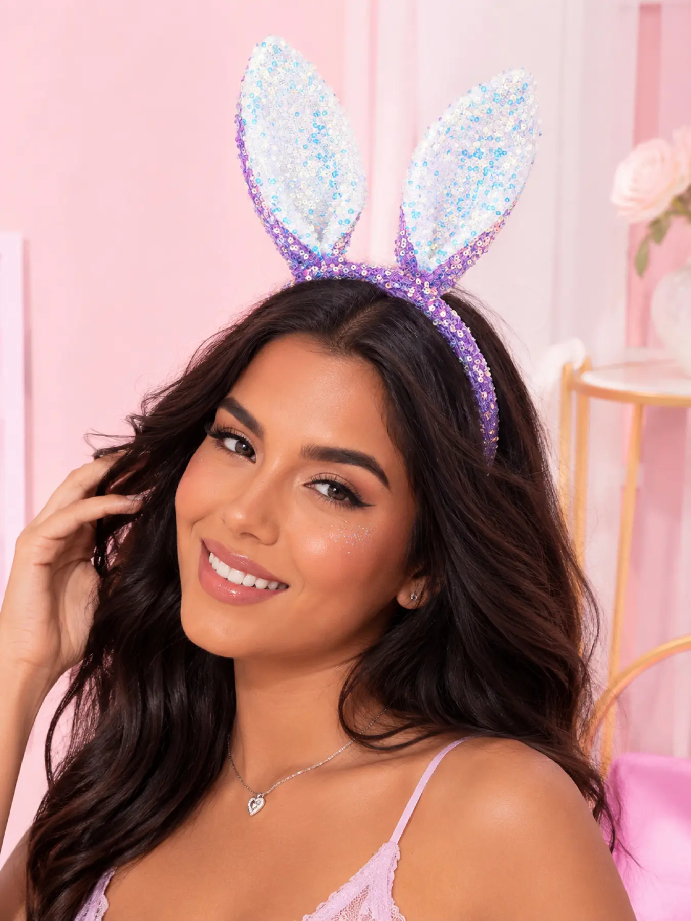 1-piece Women's Easter Bunny Ear Hair Band, cute and sweet style polyester sequin hair accessory with cartoon theme for daily wear. Features color-matching prints and a featherless design. Single piece, ideal as an essential holiday gift for ladies, men,