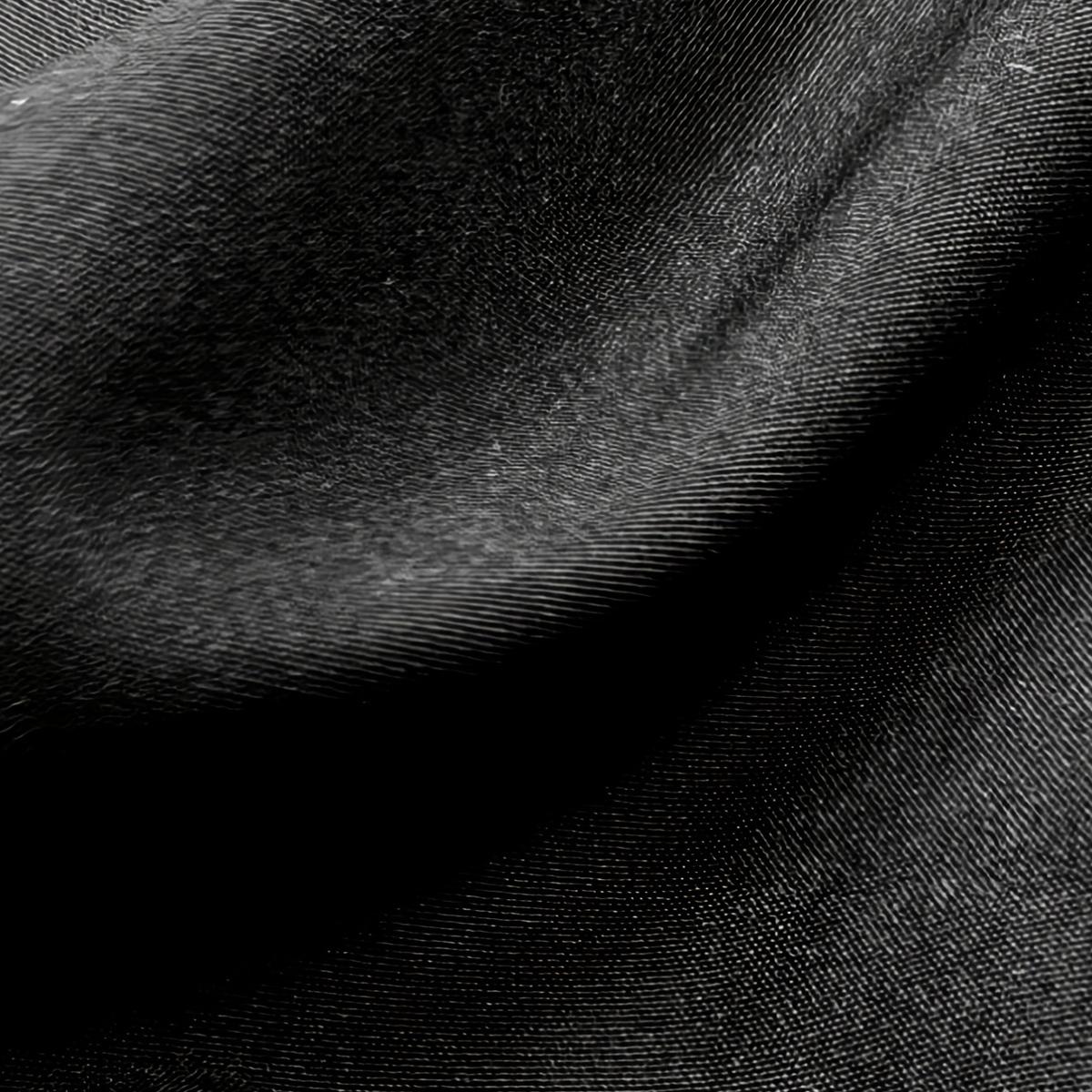 New summer men’s tactical cargo shorts with multiple pockets, made from breathable, quick-dry fabric with slight stretch; suitable for casual outings and travel; elastic drawstring waist for relaxed wear.