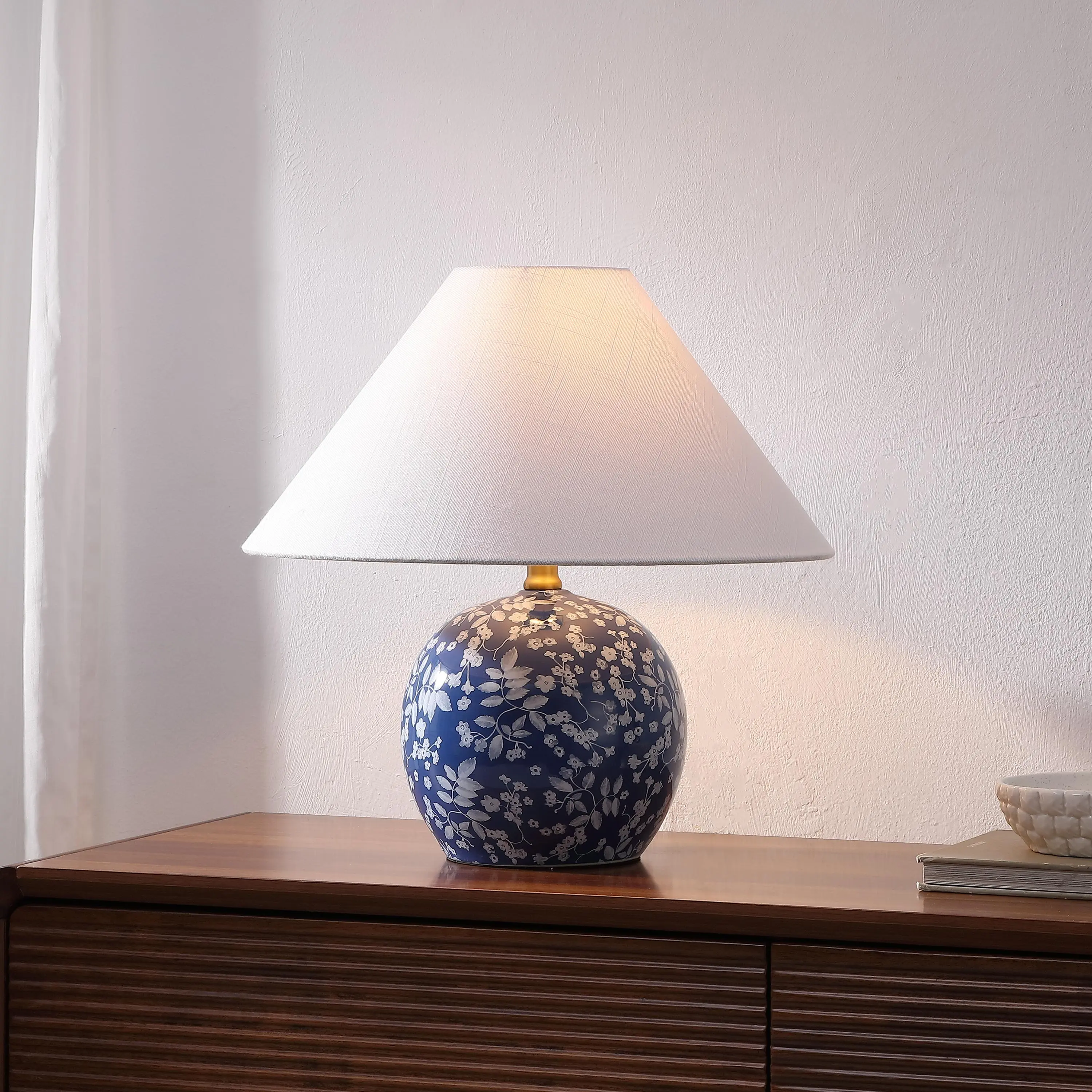 JONATHAN Y Felice French Country Floral Ceramic Globe LED Table Lamp (17.25in) - Ambient Decoration Lamp, Modern Mood Lighting, Bedroom Interior Lights, Linen Shade, Brass Gold Fittings, Rotary Switch, UL Listed, LED Bulb Included, Bases & Shades