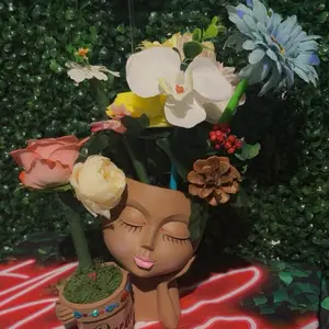 Blooming Queen Pen Bouquet – Signature Arrangement