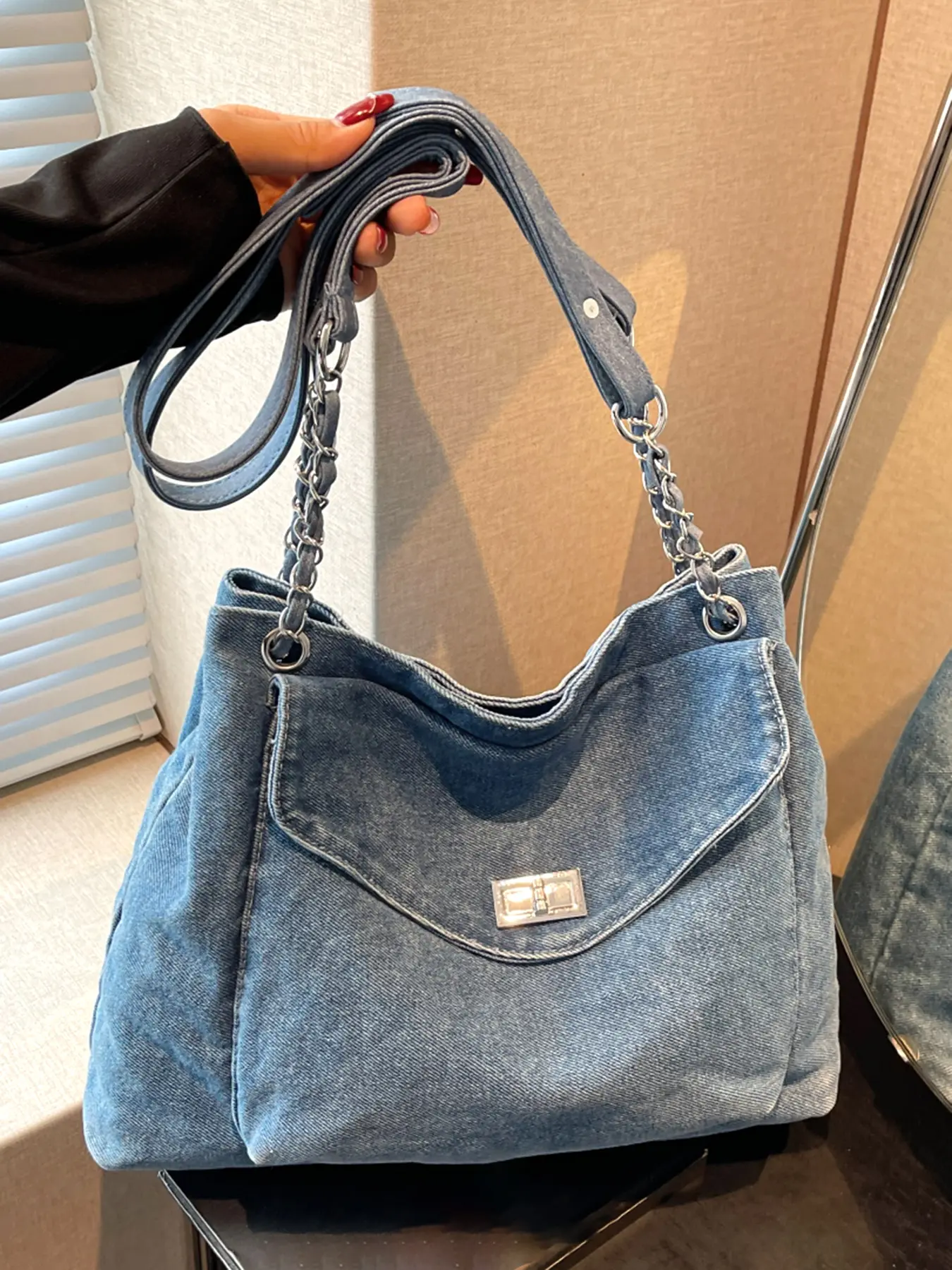 Niche design washed denim craftsmanship, retro denim shoulder underarm bag, chain shoulder strap design, suitable for daily commuting, Crossbody bags, Crossbody Purses, Denim Shoulder Purse