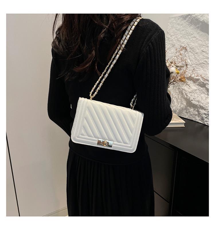 Fashionable New Solid Color PU Embossed Shoulder Bag, Street Commuting Crossbody Bag, Minimalist Women's Chain Small Square Handbag