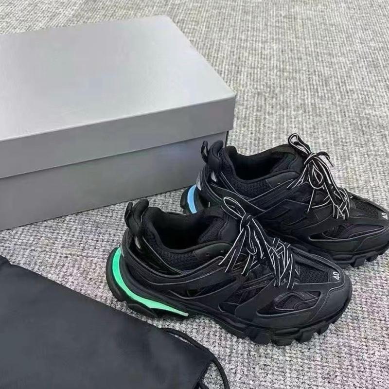 LED Shining Couples Sneakers men's and women's Casual Breathable shoes track Chunky trainers Footwear Running Athletic