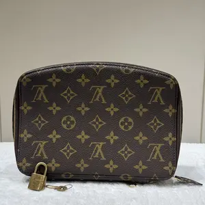 Pre-owned Louis Vuitton Leather Travel Bags Make up bag 77132697