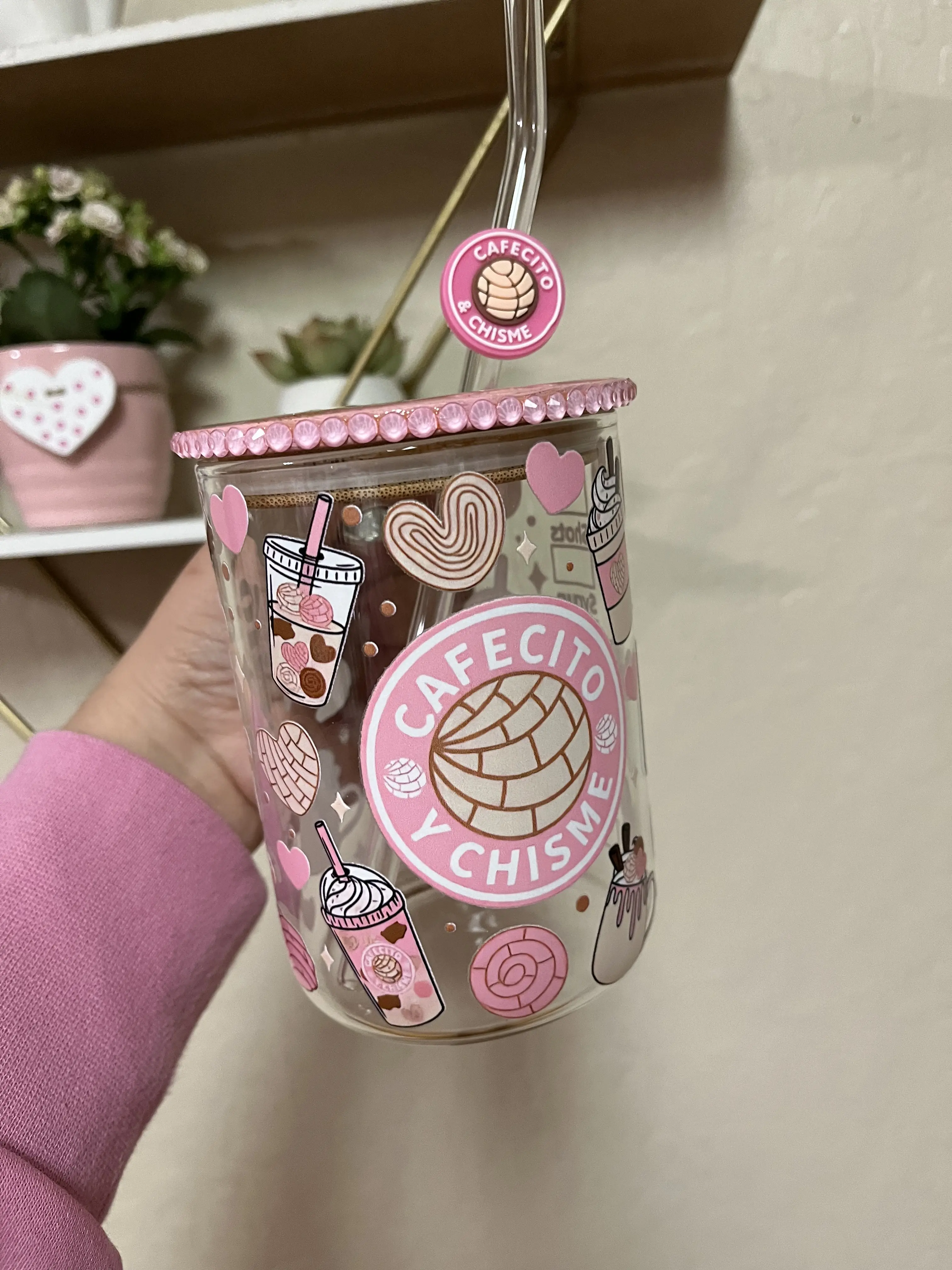 Cafecito y chisme 15oz glass mug