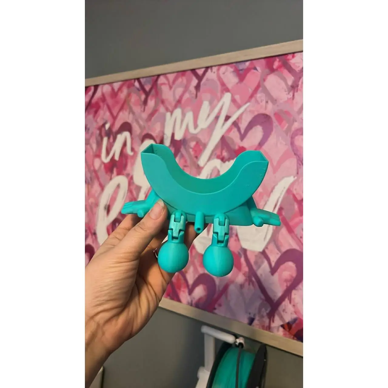 3D Printed Scrub Male Holder with Drain – Sponge Dad & Scrub Mommy Sink Organizer