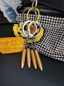 A keychain made of golden metal, equipped with a sturdy metal pendant for ear-wearing, is suitable for items such as car keys, backpacks and wallets - it is a fashionable accessory for both men and women.