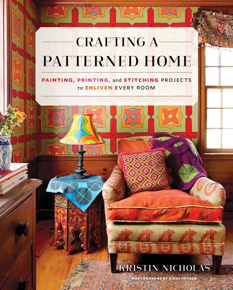USED Book - Crafting a Patterned Home: Painting, Printing, and Stitching Projects to Enliven Every Room by Nicholas, Kristin (Hardcover) - english