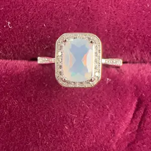 <PingEast jewelry > 925 Sterling Silver Rectangular Ring with 5x7mm Emerald-Cut Natural Australian Opal, Comes with Certificate
