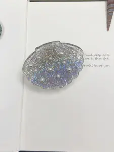 Shiny Holographic Shell Hair Clip, Medium Size, Trendy Y2K Accessory for Summer and Holiday Styles, Boho All over Print