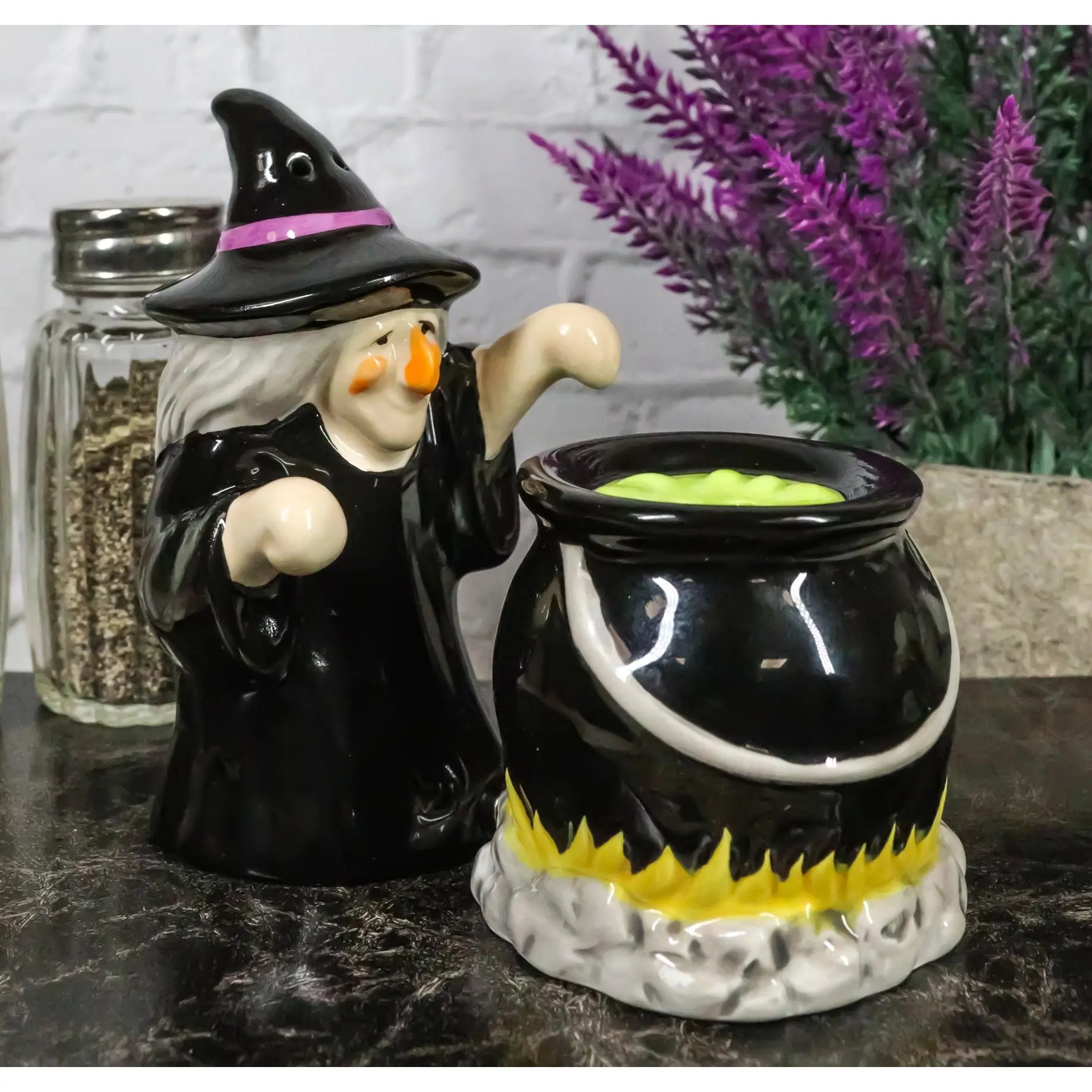 Black Potion Magic Witch And Large Cauldron Pot Hearth Salt Pepper Shakers Set