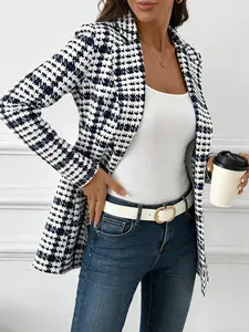 A fashionable blue and white herringbone long sleeved suit jacket for women, with a classic herringbone pattern that looks slim and suitable for commuting to work, shopping, and outdoor activities, both indoors and outdoors