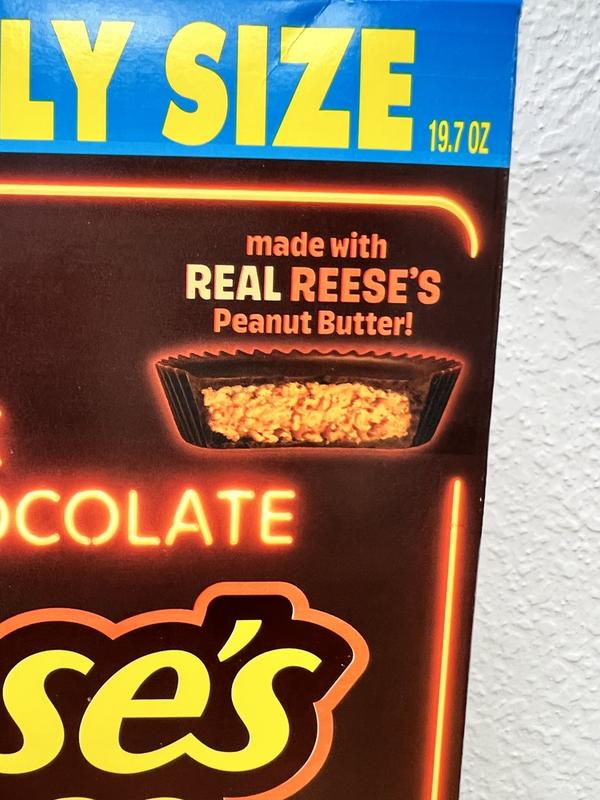 Reese’s Puffs Dark Chocolate Cereal – Family Size (19.7 oz / 558 g)