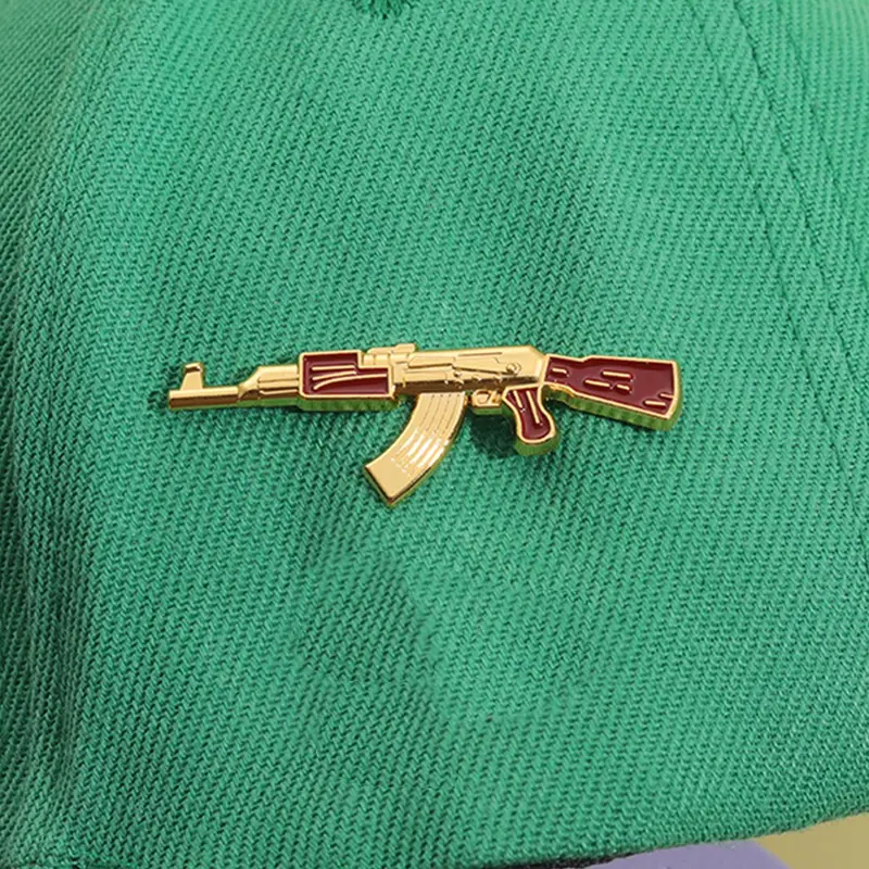 Cartoon Rifle Design Brooch, Fashion Alloy Badge for Daily Clothing Decor, Trendy All-match & Exquisite Brooch for Birthday Gift, Clip, Hat Pins, Lapel Pin, Men Accessories, Shaped Badges