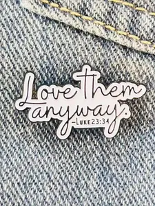 "Love Them Anyway" Quote Brooch, Fashion Letter Pattern Pin for Backpack & Clothing Decor, Trendy All-match & Exquisite Brooch for Birthday Gift, Fashion Accessory