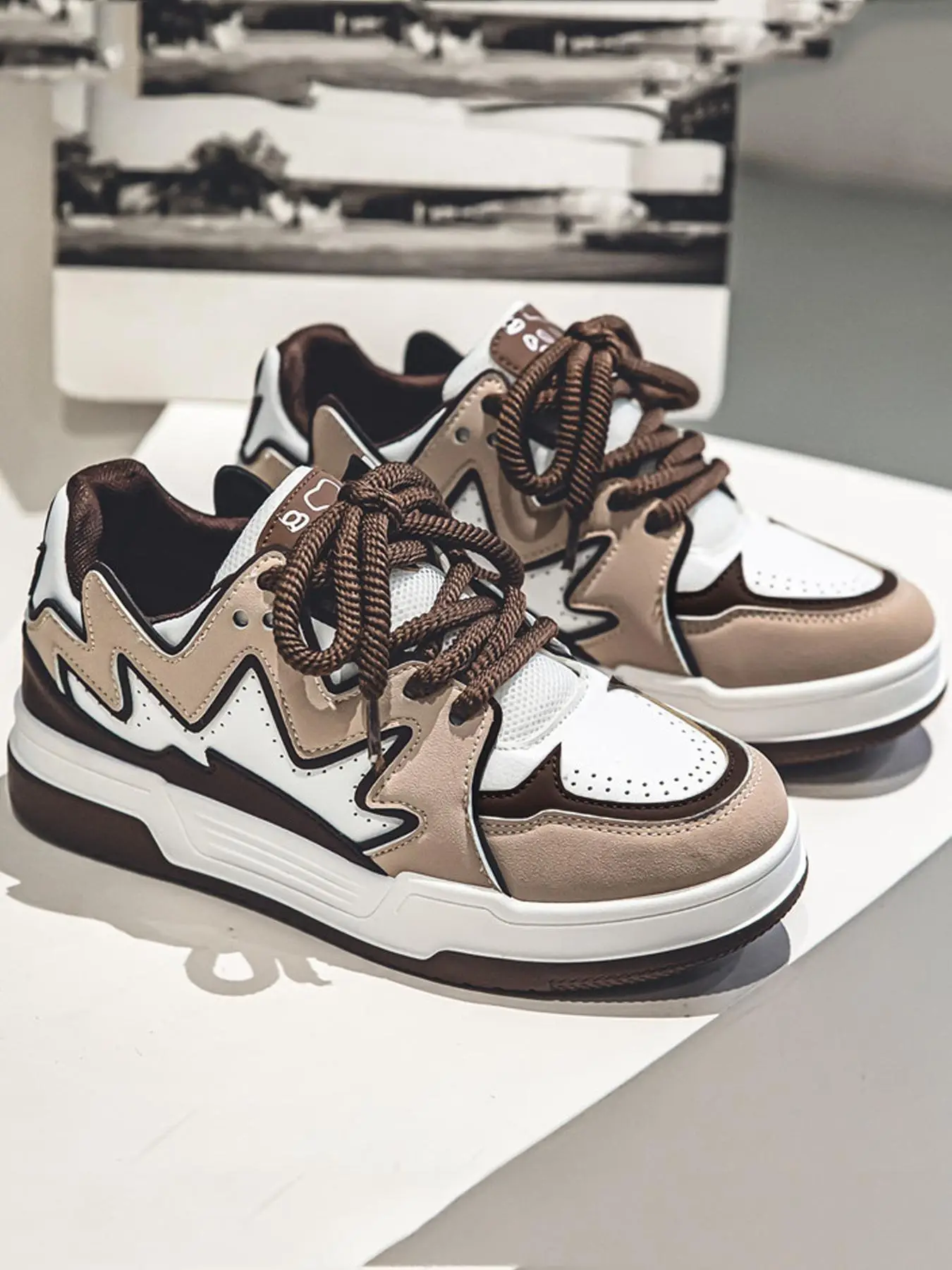 Fashionable Patch Low Top Trending Sneakers As Birthday Gift, Summer 2024 Casual Trendy Y2k Sports Skate Shoes, Designer Skate Sneakers Shoes for Outd