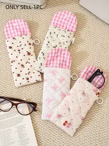 1Pc Cute Floral Bowknot Quilted Glasses Bag, Hanging Daisy-Print Soft Glasses Storage Bag, Travel Portable Glass Pouch, A Girlish Heart Pattern Lightweight Buckle Closure, Perfectly Protecting Sunglasses, Lens Protector