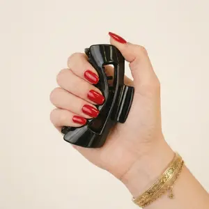 Vella – Premium Flexible Claw Clip for Soft Hold & Everyday Comfort