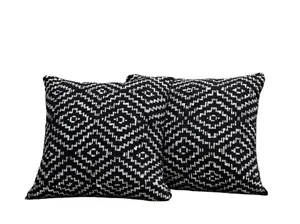 SEEHILL Water-resistant Outdoor Throw Pillow Set of 2  , Fade-resistant, Stain-resistant for Indoors and Outdoors with  Extra-thick Padding, Build  For Last, Black