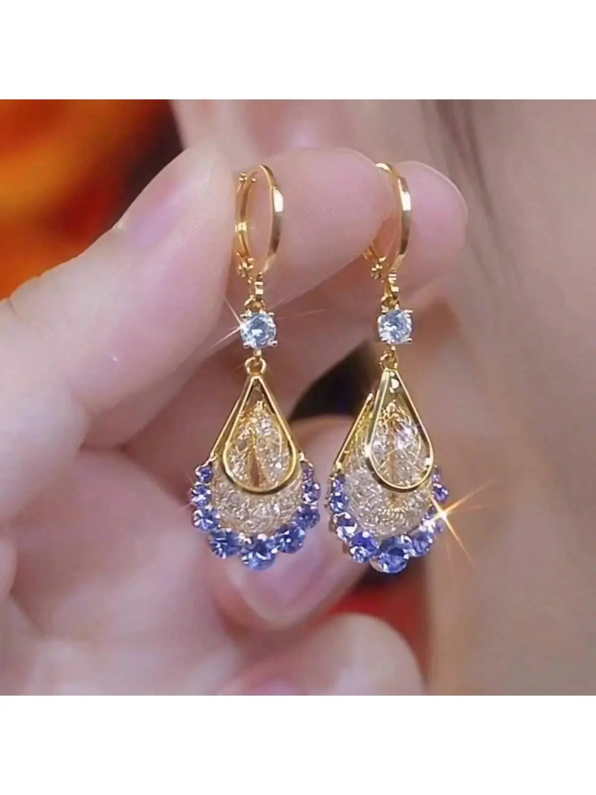 Elegant Gold-Tone Mesh Earrings with Sparkling Purple Crystal Water Droplets, Feminine Aesthetic Jewelry with a Bling Effect, an Exquisite Gift for Women, Exquisite Jewelry Gift, Sparkle Effect